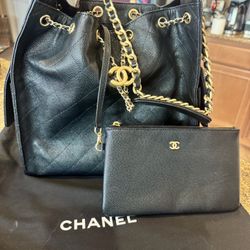 Black Leather Bag With Pouch 