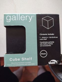 Gallery cube shelf