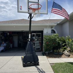 Spalding Basketball Hoop Five Balls Included