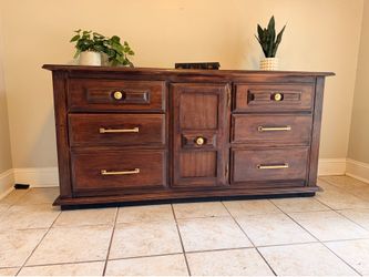 Vintage solid oak side board/buffet/credenza