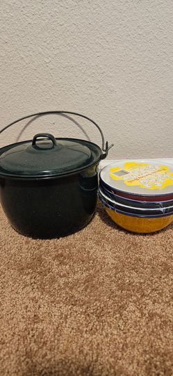 Enamel Camp Pot with Lid and Popcorn Bowl Set