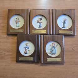 VINTAGE WOOD FRAMED HUMMEL GOEBEL LITTLE MUSIC MAKERS PLATES 15.5" X 13.5"