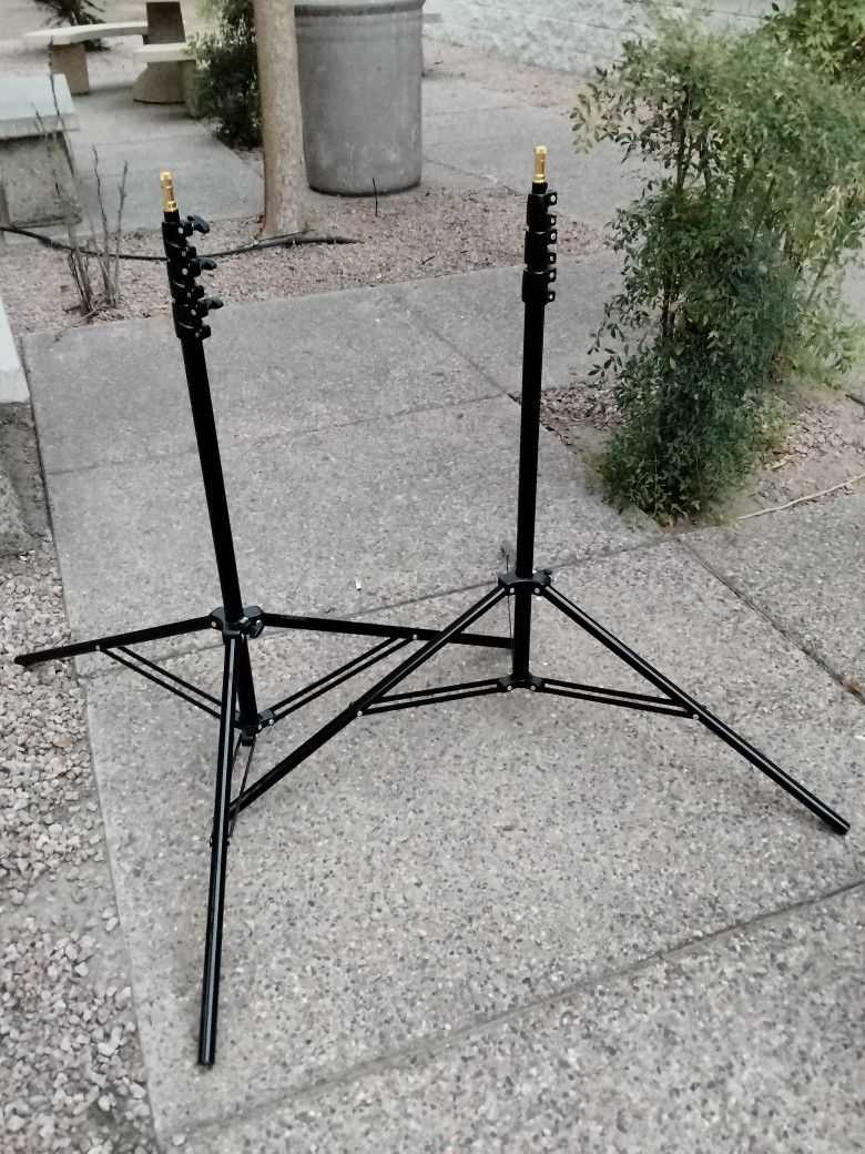 Tri Pod Stands 