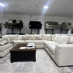⭐️Custom Sectional W/ Chaise⭐️