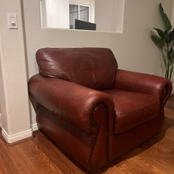 Comfortable Reddish Brown Leather Chair 