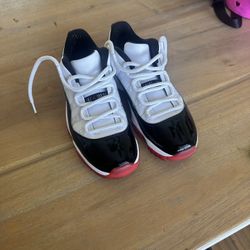 Jordan 11 Retro Low Concord Bred