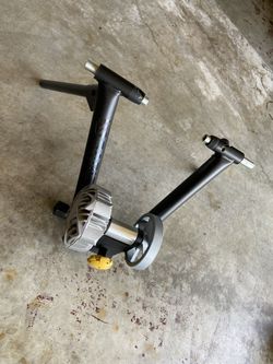 Saris Fluid 2 Bike Trainer & Bluetooth Sensor