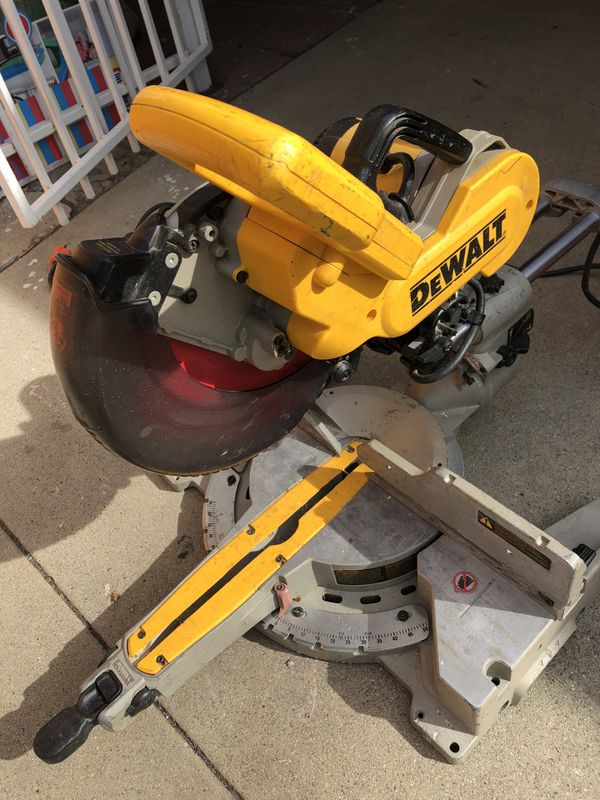 DeWALT dw717 miter saw for Sale in Bell Gardens, CA - OfferUp