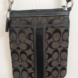 Coach Vintage Black Leather And Jacquard Crossbody Bag. 