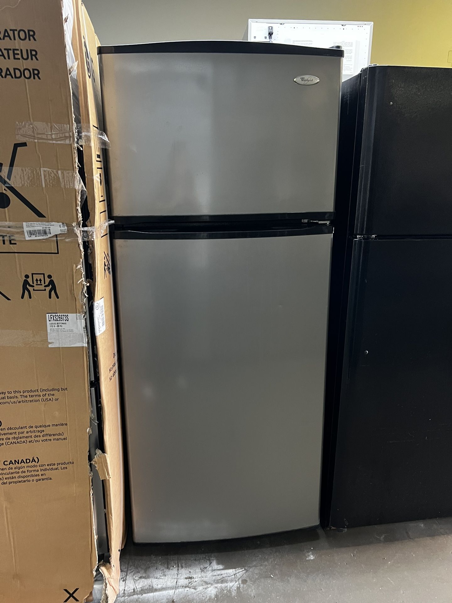 WHIRLPOOL TOP FREEZER REFRIGERATOR APARTMENT SIZE