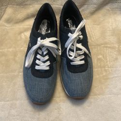New Michael Kors Sneakers Size 9