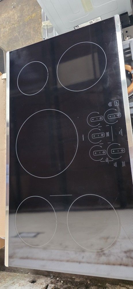 NEW GE PROFILE 36 IN INDUCTION COOKTOP 