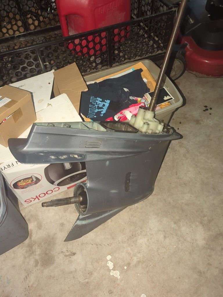 2005 Yamaha f200txrd Lower Unit For Parts