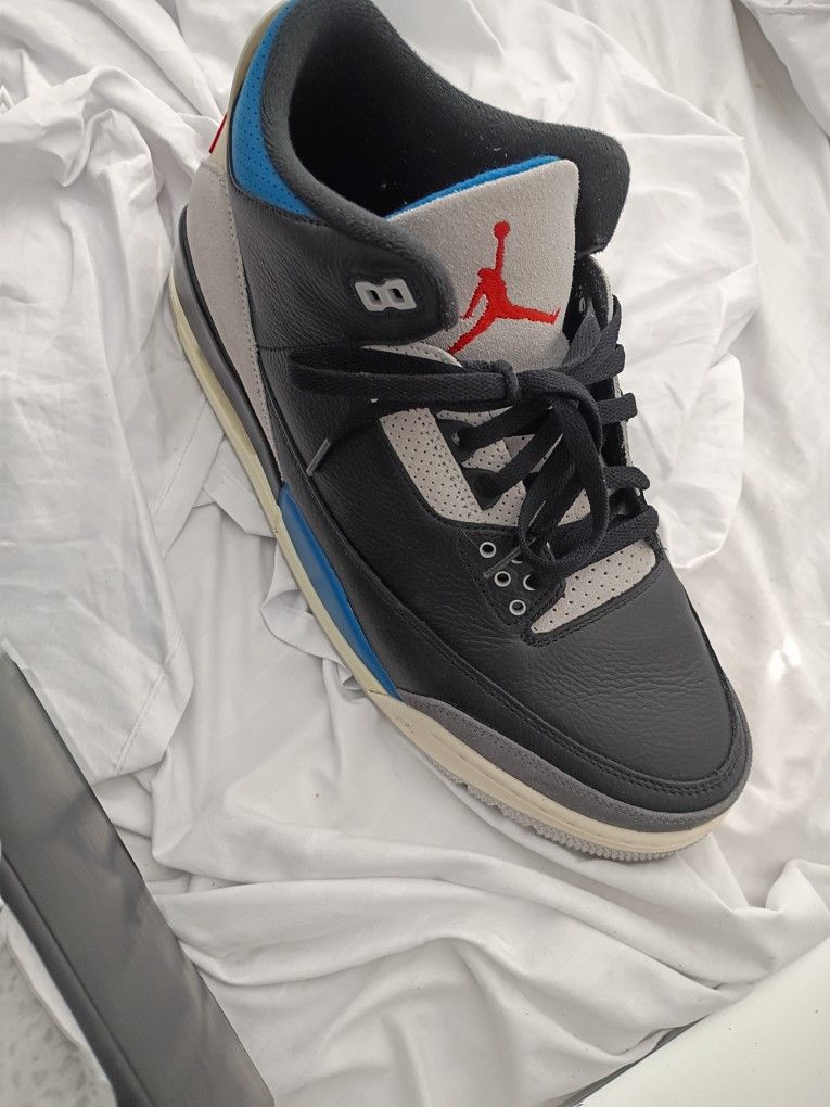 JORDAN 3 RETRO (SIZE 12)