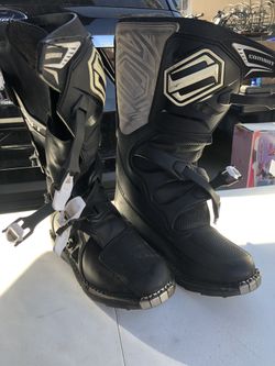 Off-road boots