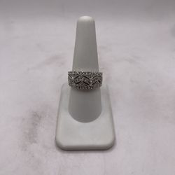 14kt Gold Engagement Style Ring w/ Dia Chips