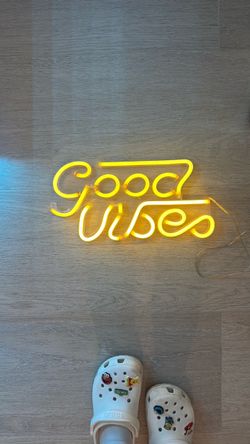 GOOD VIBES neon Sign