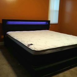 NEW KING-SIZE PILLOW TOP MATTRESS AND BOX SPRING 🆕️