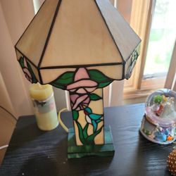 VTG Tiffany Style Table Lamp With Stained Glass Floral 9.5" Base 17

