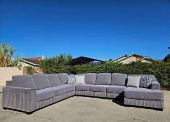 Large U-Shape Sectional Sofa 💥 Free Delivery 💥