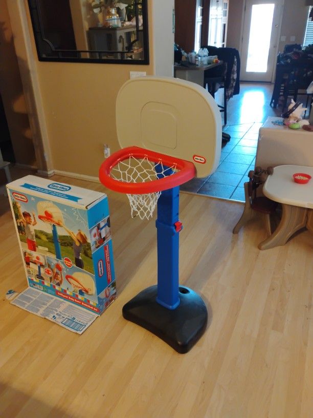 LITTLE TIKES TOTSPORTS EASY SCORE BASKETBALL SET