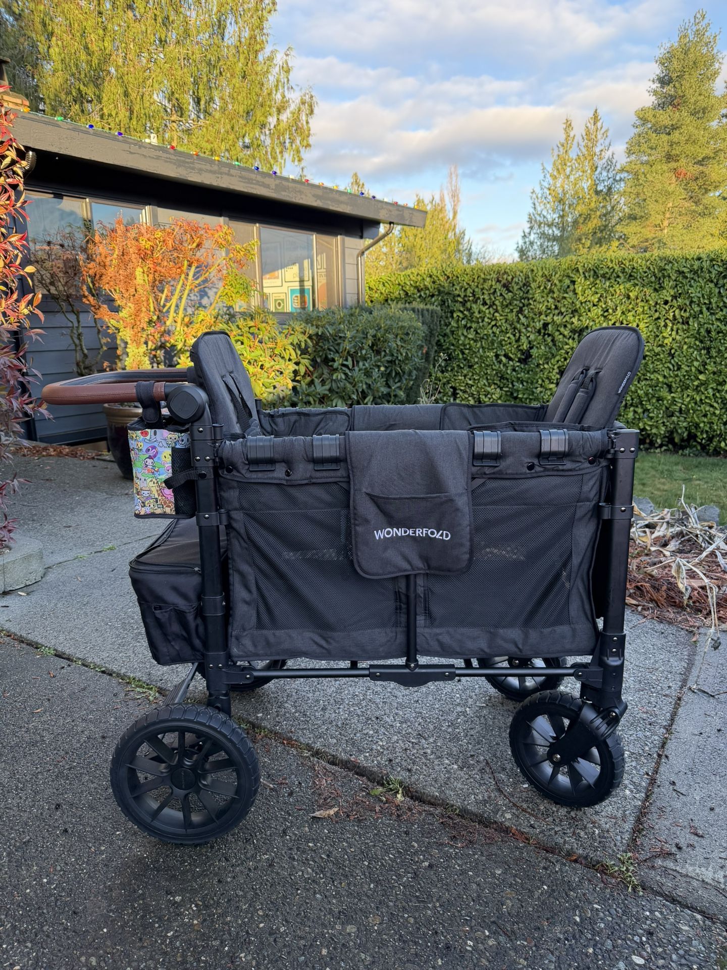 WonderFold W4 Luxe Pro 4-Passenger Multifunctional Stroller Wagon