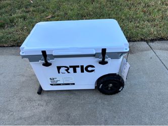 RTIC 52 QT Wheeled Hard-Sided Ice Chest Cooler, Ultra-Light, Fits 76 Cans, White & Grey
