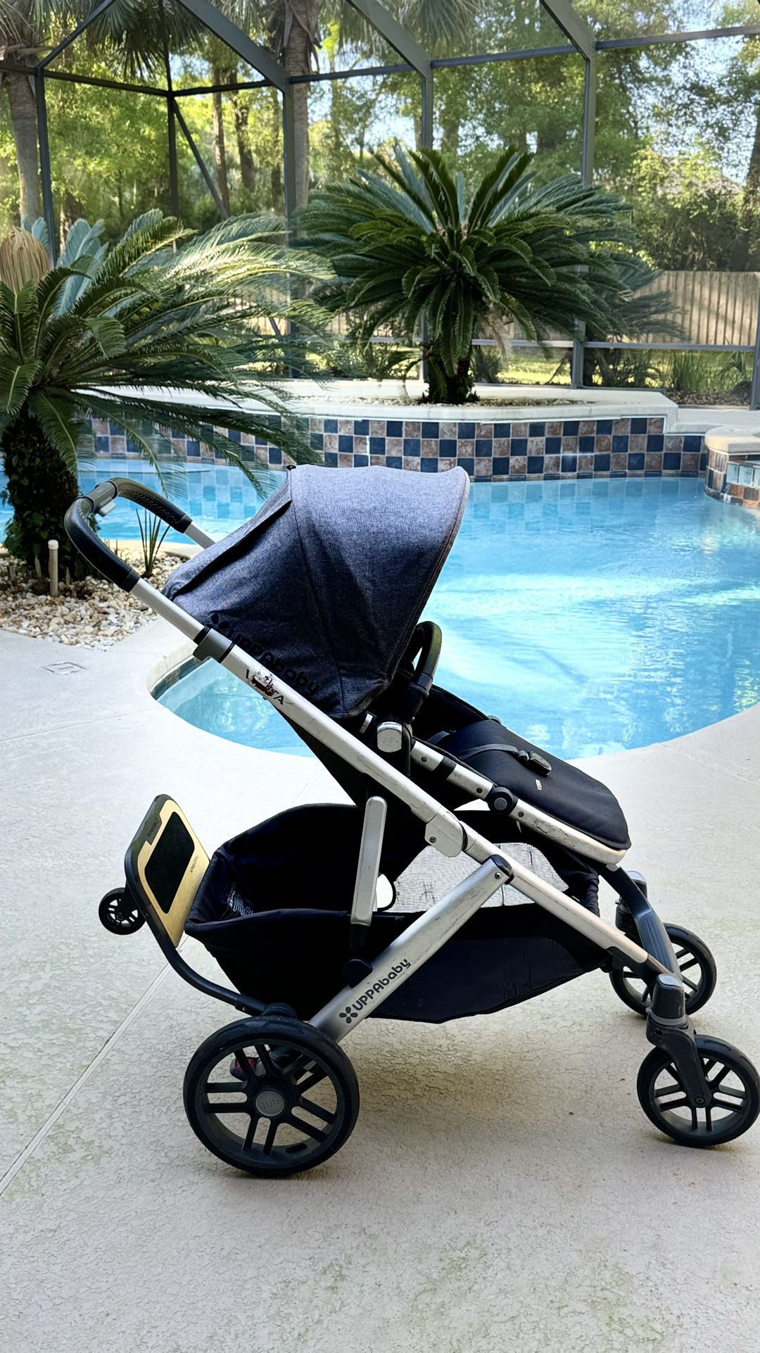 Uppababy Stroller With Bassinet, Snack Tray And Piggyback Ride. 