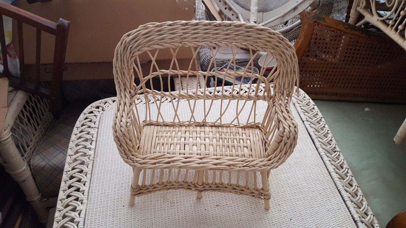 ANTIQUE DOLL COUCH