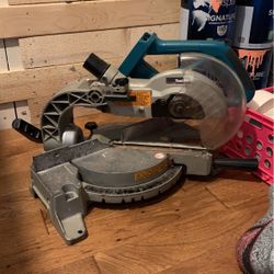 Makita Battery Powered Sliding  Miter Saw 