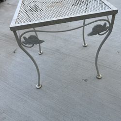 Mid Century Woodard style Mesh Metal Plant Stand/ Table