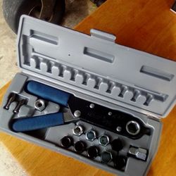 Spec Tools Squeeze Wrench New