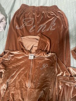 VS pink sweatsuit