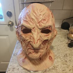 Freddy Kruger Halloween Mask (trick or treat studios)
