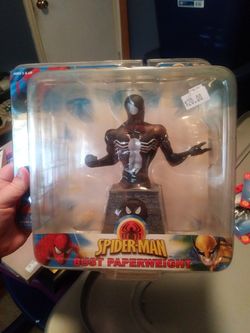 Spider man bust paperweight in black