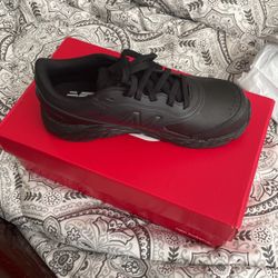 New Balance Boys Size 5 