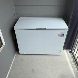 Frigidaire Deep Freezer