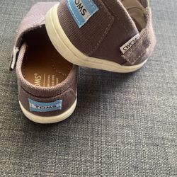INFANT TOMS