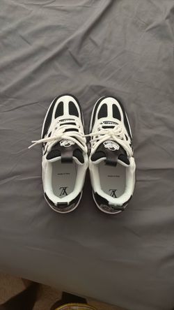 Black & White Lv skates