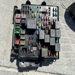 2003 Chevy Tahoe Main Fuse Block. Fuses Included(majority)