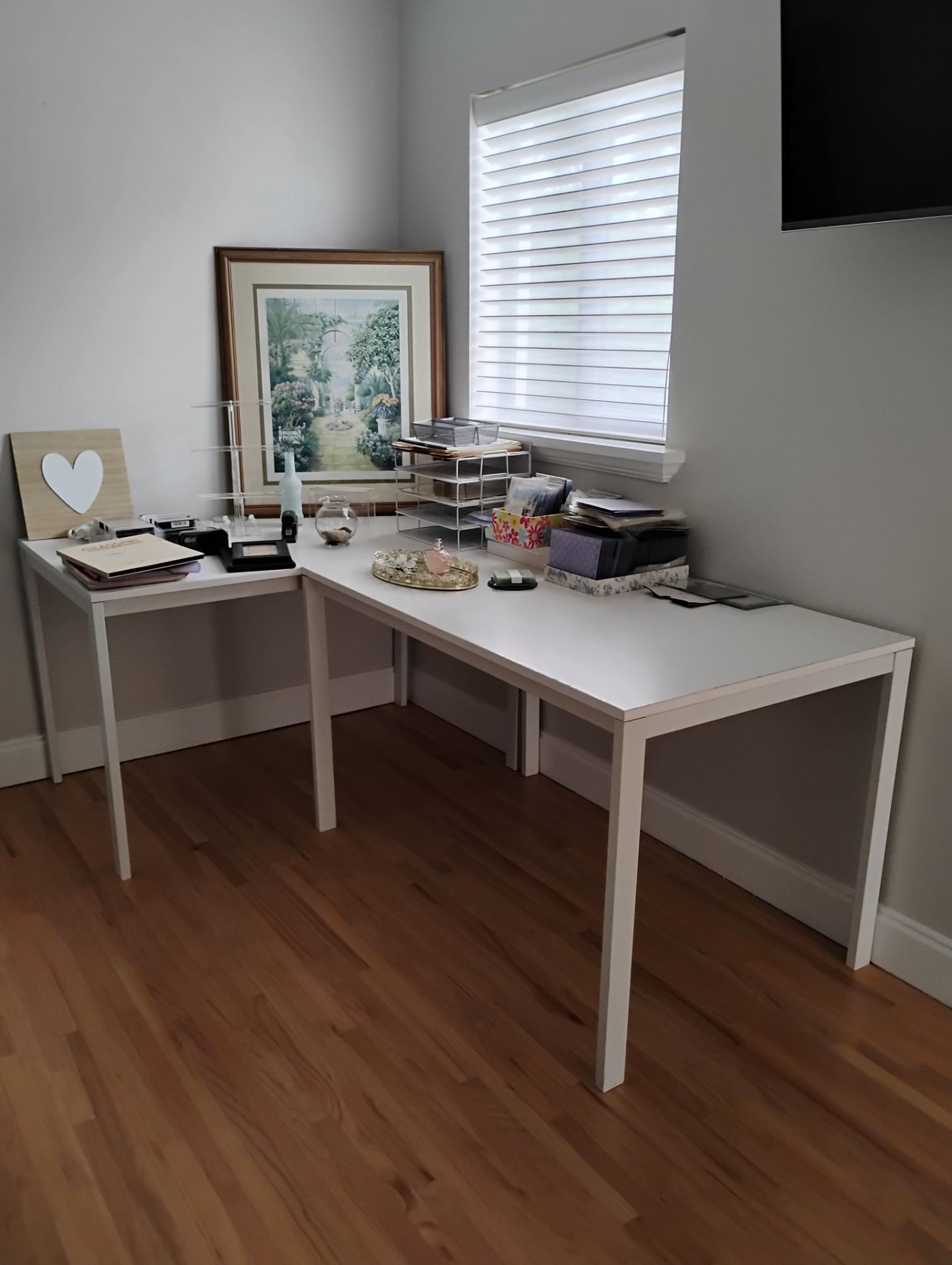 White tables/ desk mesas blancas escrotorio