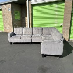 Beautiful Grey 4pc Modern Sectional (Delivery Available)