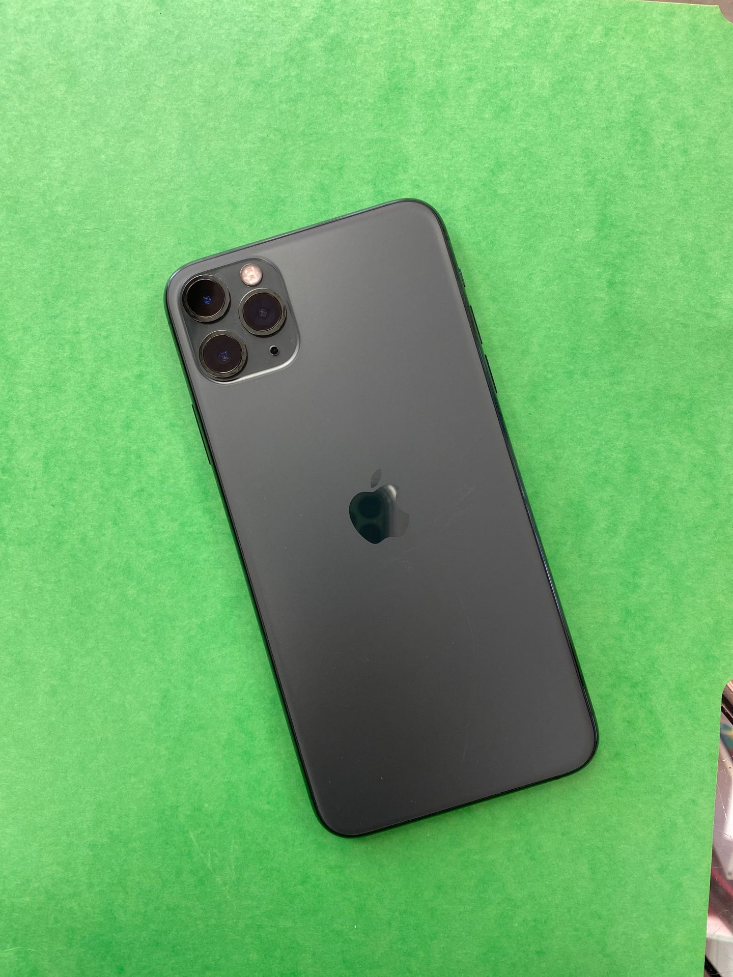 iPhone 11 PRO MAX Forest Green T Mobile 64gb