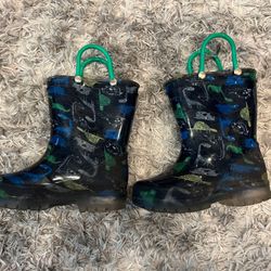Size 7 Kids Rain Boots (heels Light Up)