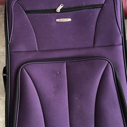Rockland Medium/Large Suitcase
