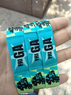 FRIDAY LOLLAPALOOZA WRISTBANDS