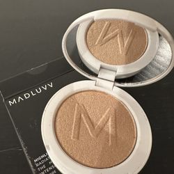 Madluvv Highlight Me Radiant Gold highlighter #MakeupEssentials
