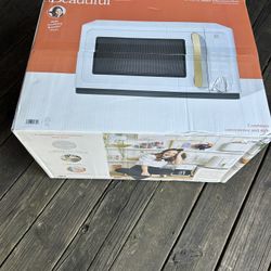 Beautiful 1.1 Cu ft 1000 Watt, Sensor Microwave Oven, White Icing by Drew Barrymore, New