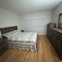 Zelen Queen Bedroom Set