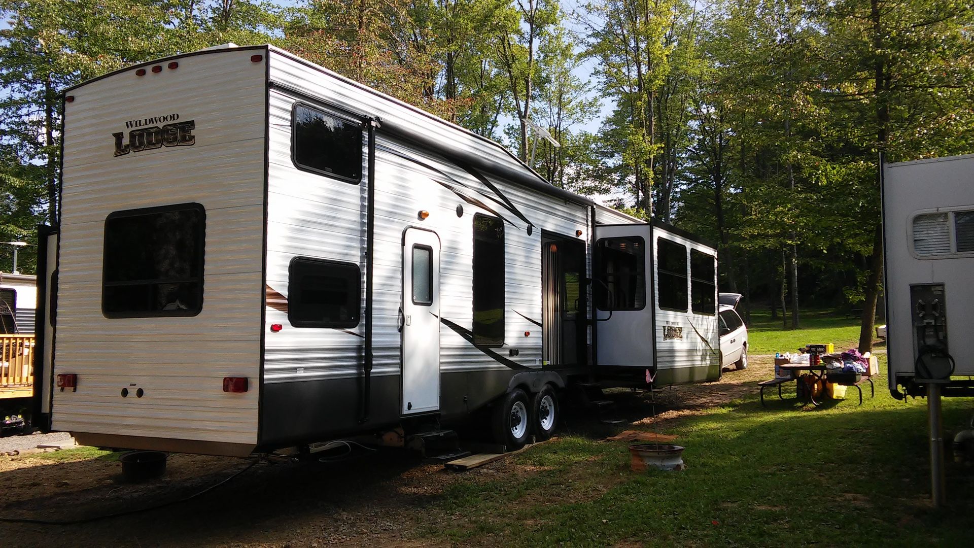 44ft. River Forest Lodge 2017 Destination trailer